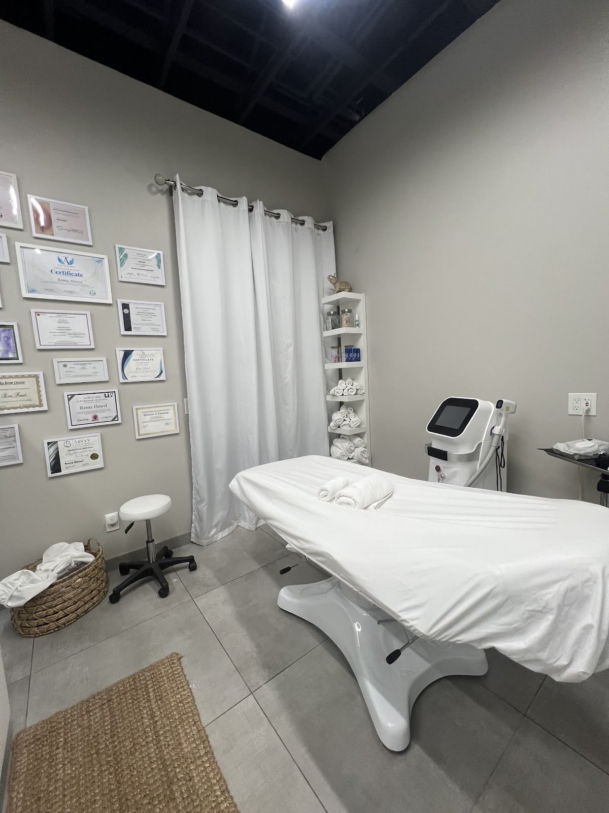 Rema's beauty bar, piercing studio in Scottsdale, AZ