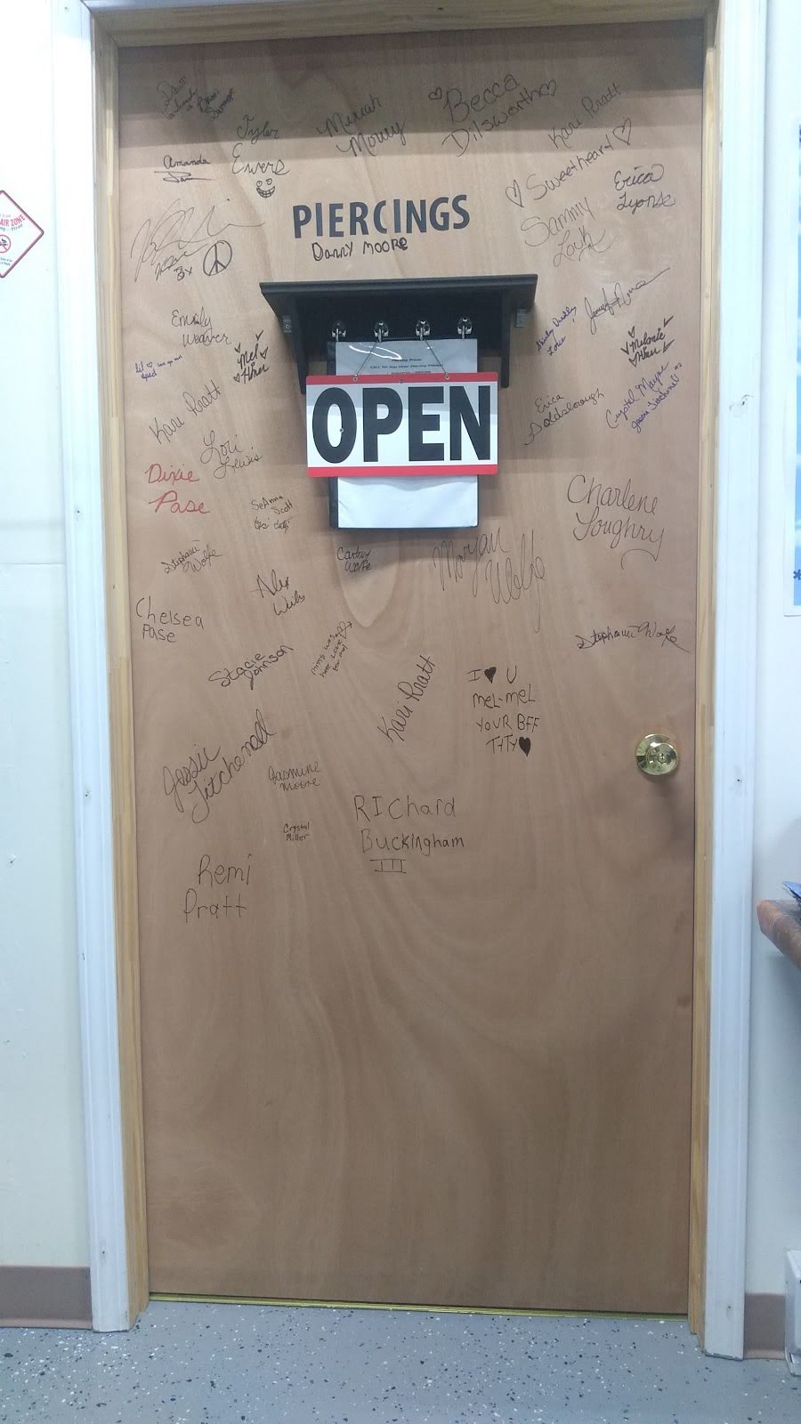 MelMos Piercings, piercing studio in Kingwood, WV