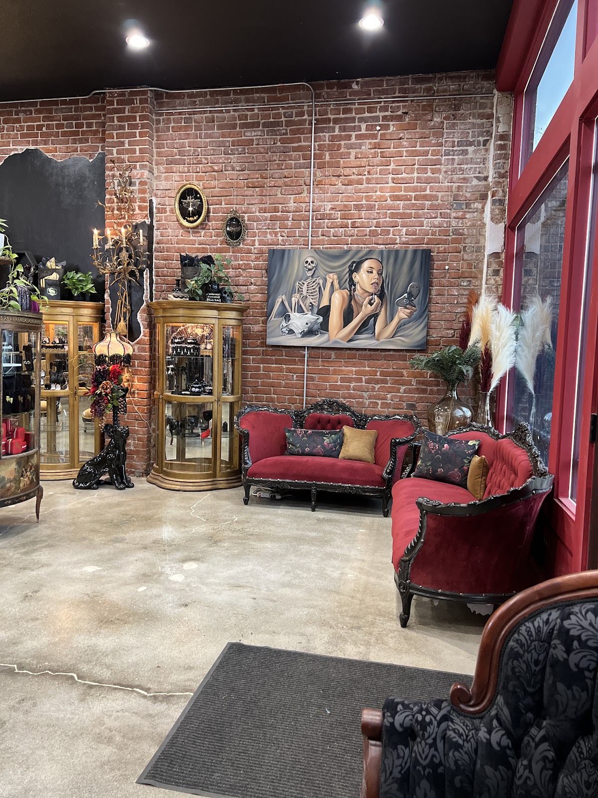Mons Piercings, piercing studio in Fresno, CA