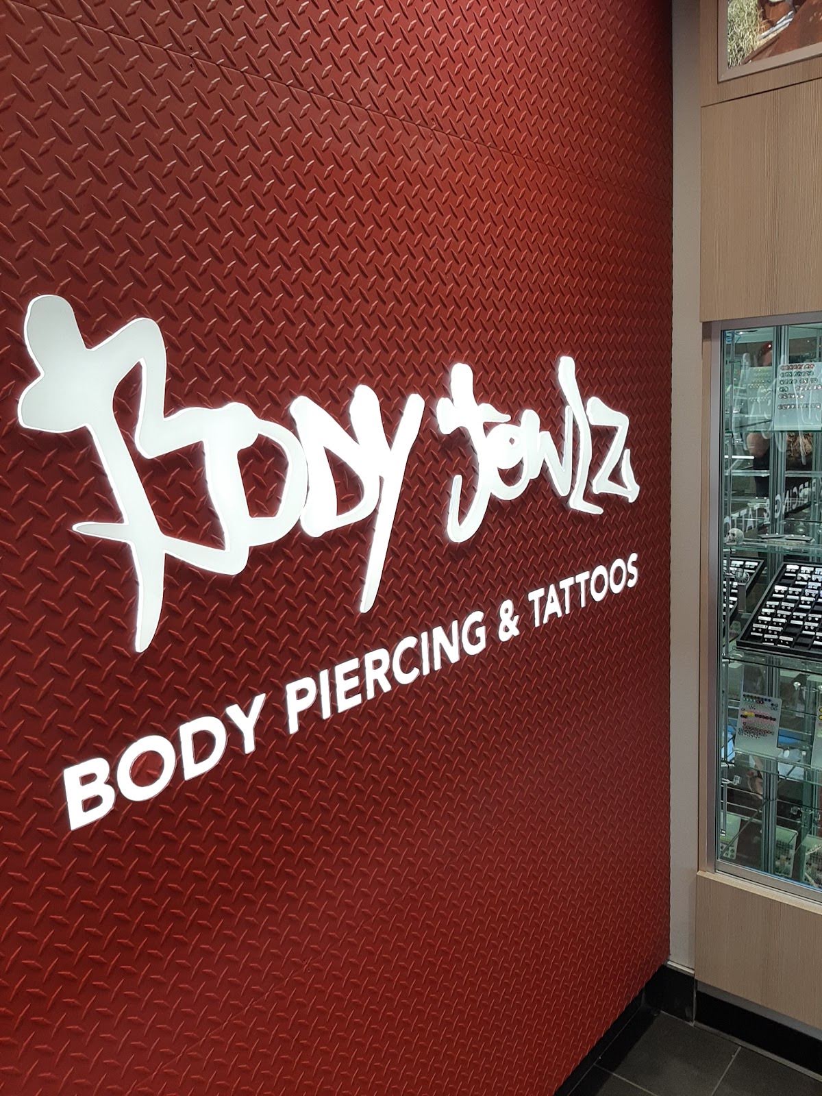 Body Jewlz - Arden Fair Mall, piercing studio in Sacramento, CA