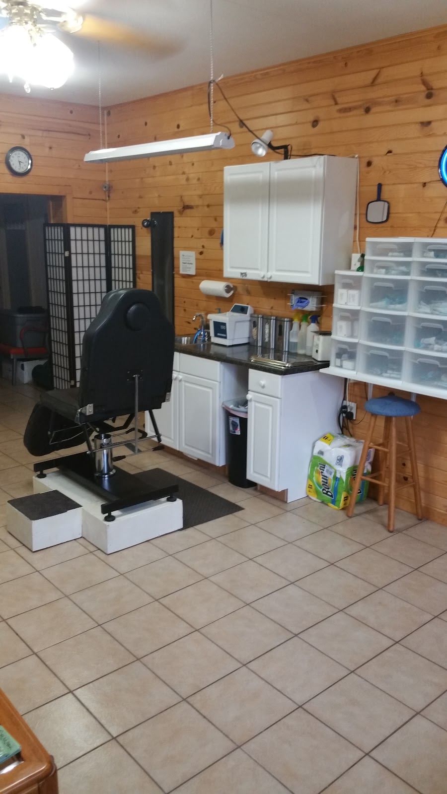 Kemo's Piercings & Tattoo Removal, piercing studio in Tomahawk, WI