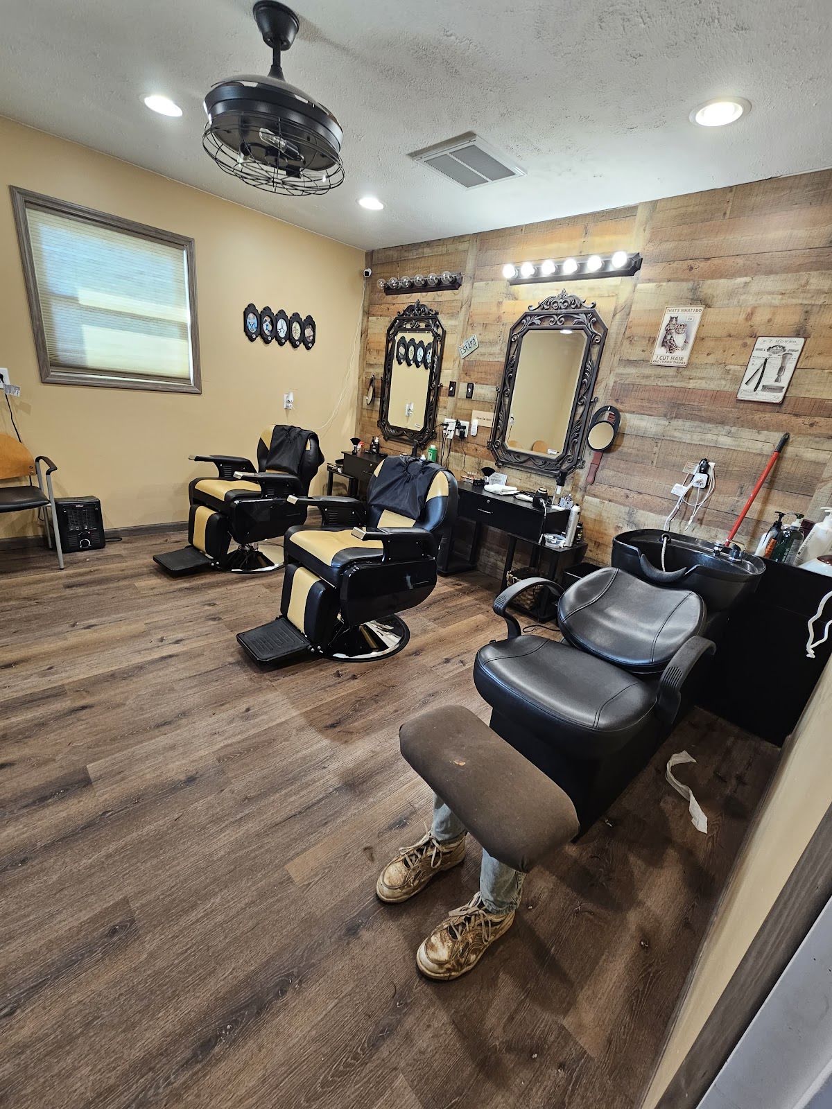 Beards and Broads Salon, piercing studio in Riner, VA