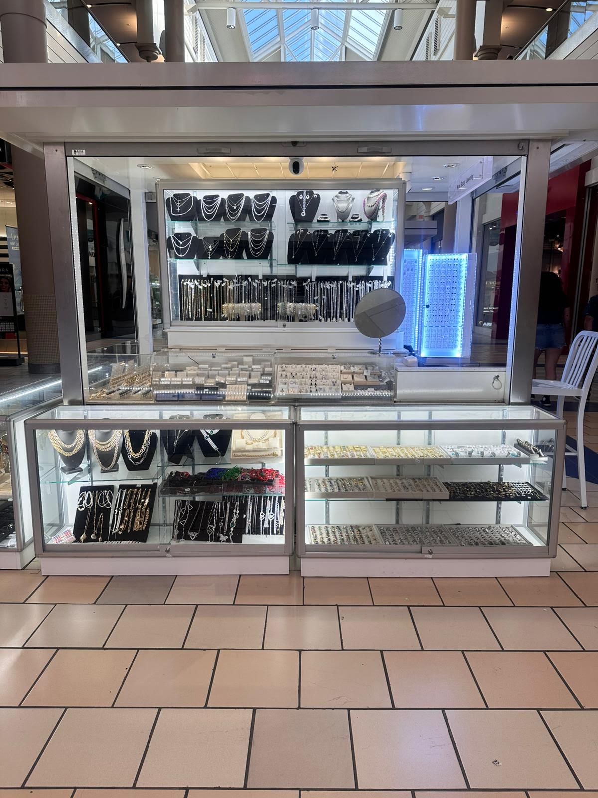 Max Body Jewelry, piercing studio in Ventura, CA