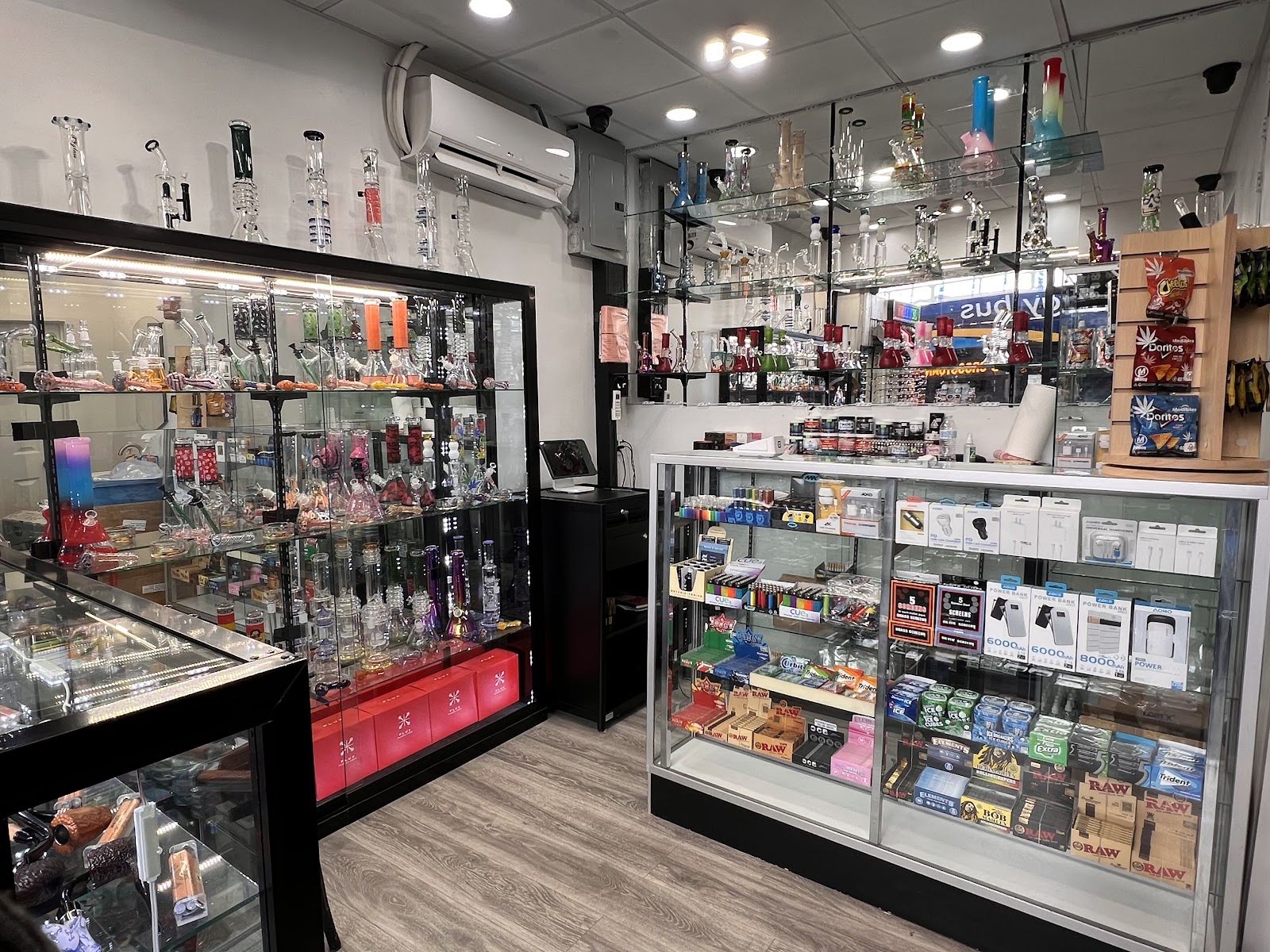 Cat's Eye Body Piercing & Jewelry, tattoo shop in New York, NY