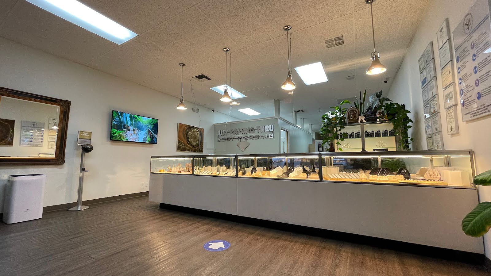 JUST PASSING THRU BODY PIERCING, tattoo shop in Santa Clarita, CA