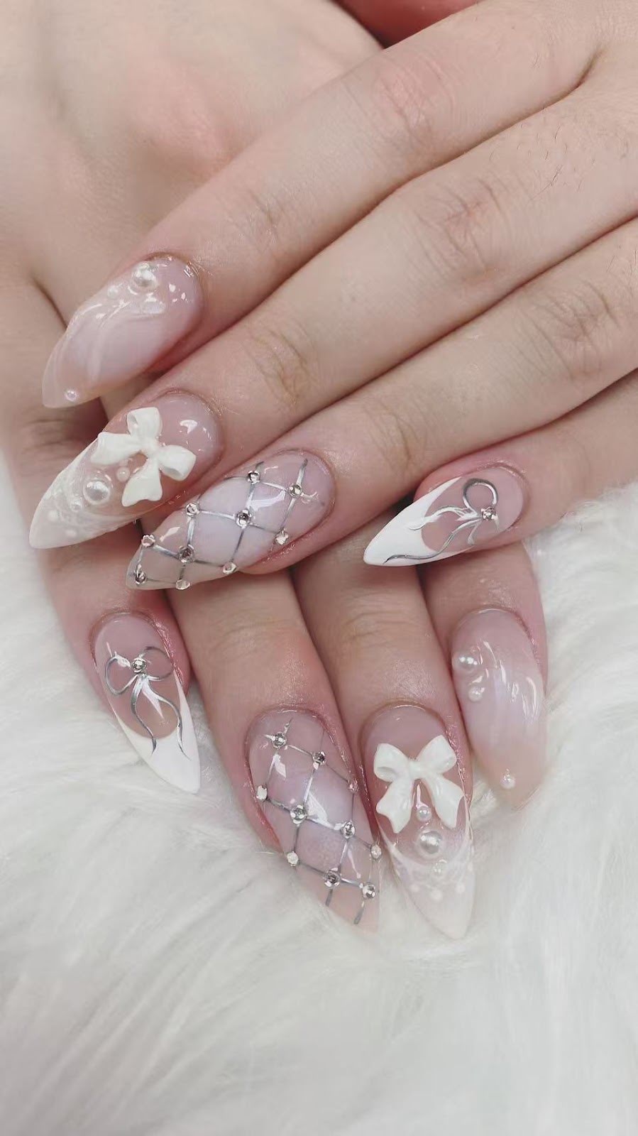 Pinky Eyebrows Specialist And Nail, piercing studio in Brooklyn, NY