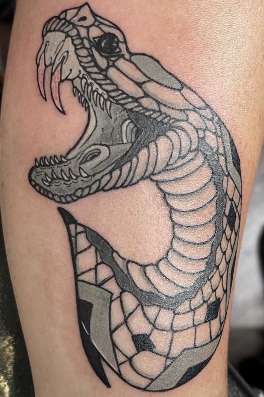 COASTLINE BODY LAB PIERCING & TATTOO, tattoo shop in Dayton, OH