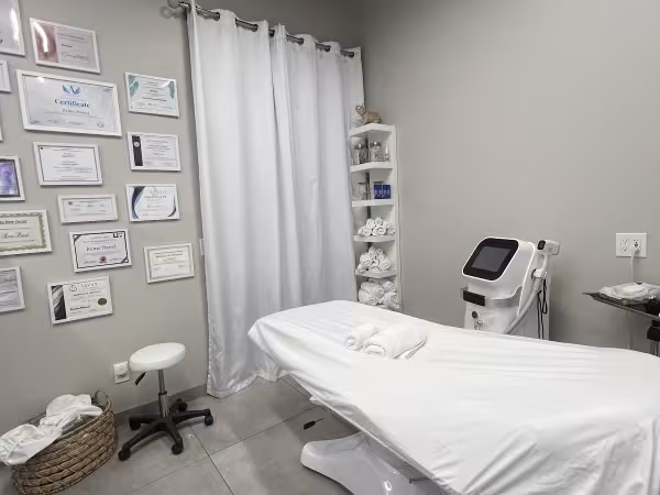 Rema's beauty bar, piercing studio in Scottsdale, AZ