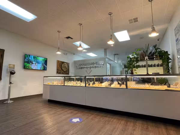 JUST PASSING THRU BODY PIERCING, tattoo shop in Santa Clarita, CA