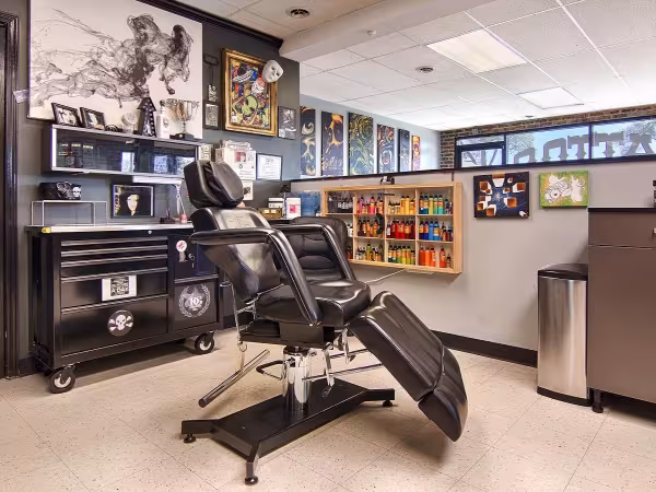 7 Day Gallery Tattoo & Art Gallery, tattoo shop in Oak Forest, IL