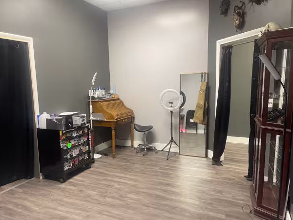 Artist Made Tattoo & Piercings, tattoo shop in Sunset, UT