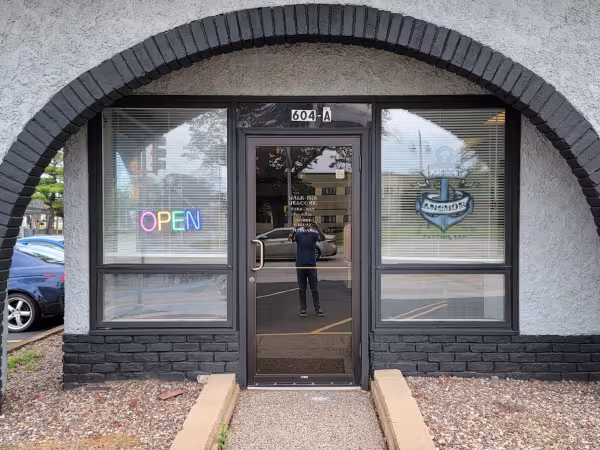 Lucky Anchor Tattoo & Piercing LLC, tattoo shop in Moline, IL