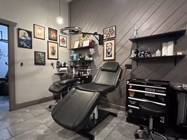 White Raven Tattoo Studio LLC, tattoo shop in Fort Worth, TX