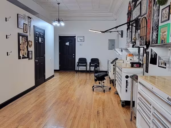 Silver Lily Tattoos, tattoo shop in Wilmington, IL