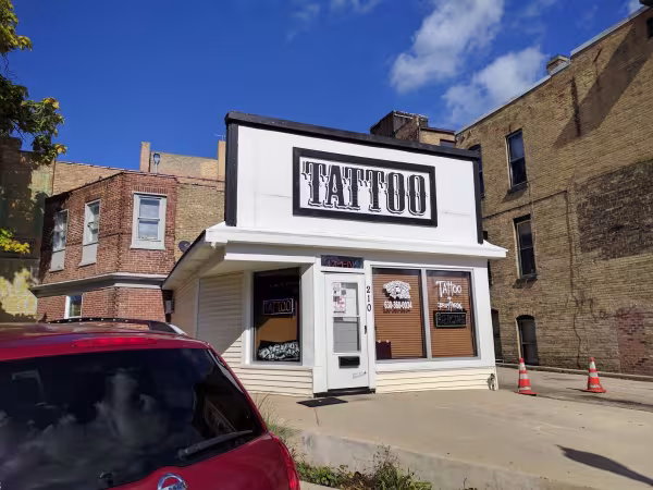 Bighead Tattoo, tattoo shop in Elgin, IL