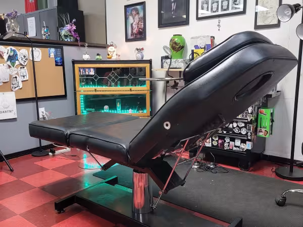 AWOL Custom Tattooing Llc, tattoo shop in Muskegon, MI