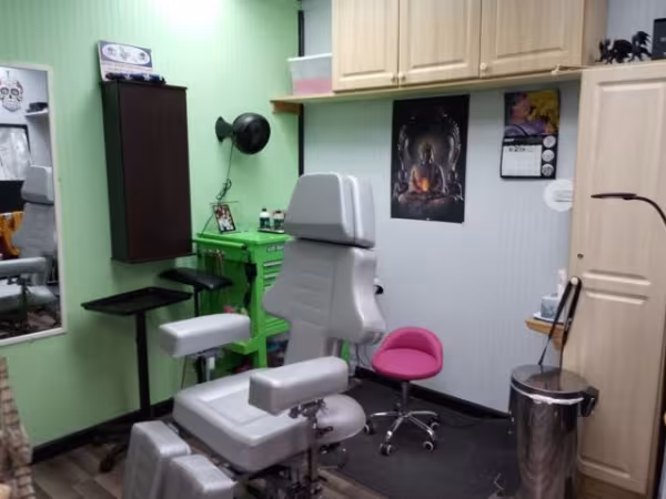 Roger's Tattooing & Body Piercing, tattoo shop in Bradley, IL